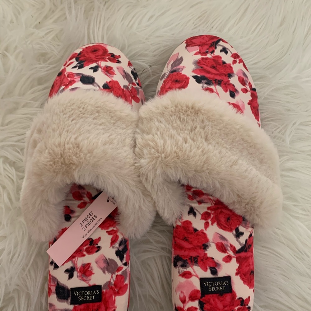 Slippers - Picture 2 of 4